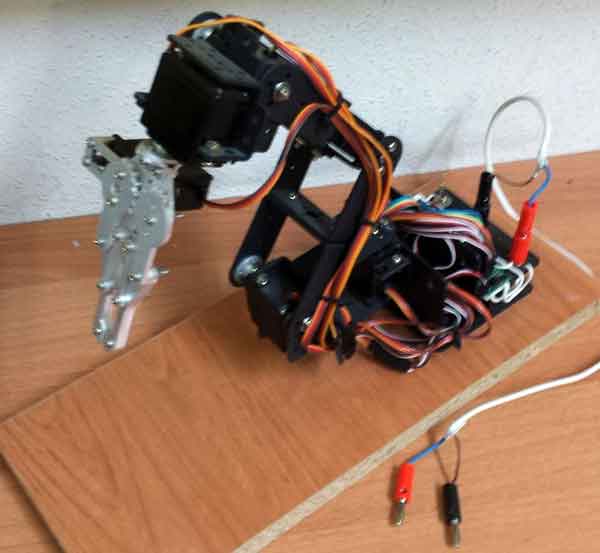 brazo-robot-arduino-montado