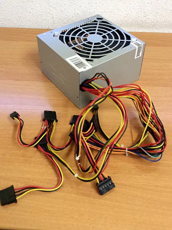 Fuente de alimentación de PC, entrada 200 → 240V ac, Salida 3.3V